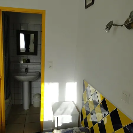 Готель Le Lys Жюан-ле-Пен