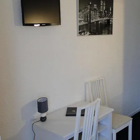 Le Lys Готель Жюан-ле-Пен