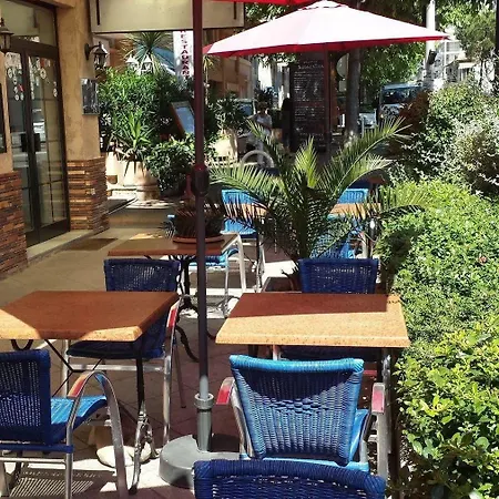 Готель Le Lys Жюан-ле-Пен